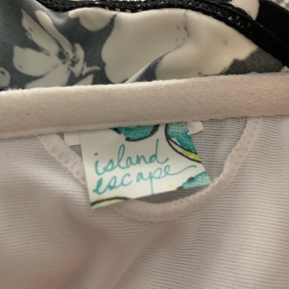 Island Escape tankini top. Size 12 - Picture 3 of 4